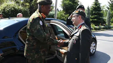 Bayraktaroğlu, Sudanlı mevkidaşı Elatta ile görüştü