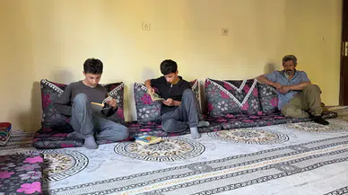 Yüksekova’da ikizler yerde çalışarak fen lisesini kazandı