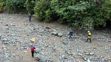 Giresun’da taşkın sonrası 2 kişi için arama sürüyor