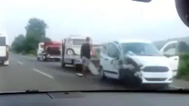 Söğütlü’de iki araç çarpıştı: 6 yaşındaki çocuk öldü