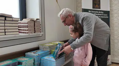 Erzurum'da cami avlusunda kitap kültürü: 5 bin kitap okuyucusuyla buluştu