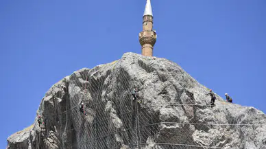 Sivas’ta simge kayalıklara çelik ağlı önlem