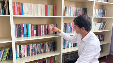 Ankara'da bir öğretmenin azmi: 500 kitaplık dağınık raflar, 5 bin 500 kitaplık modern kütüphaneye dönüştü