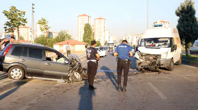 Kayseri'de trafik kazasında ağır yaralanan genç hastaneye kaldırıldı