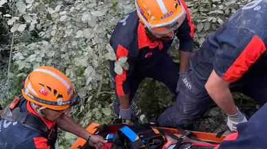 Sapanca'da ATV kazası: Uçuruma yuvarlanan araçtan halatla kurtarıldılar