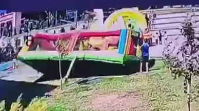 Çekmeköy’de şişme oyun parkı rüzgarda devrildi: 3 çocuk yaralı