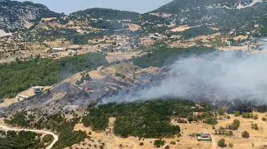 Kaş'taki yangında 4 helikopter ve 1 uçak seferber edildi