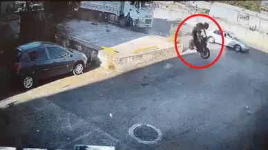 Bursa’da motosiklet kazasında yaya refleksle hayatta kaldı