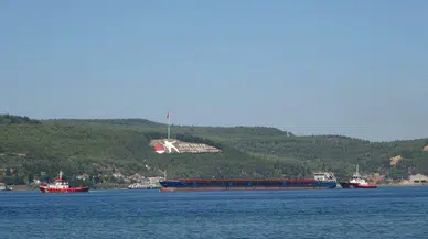 Çanakkale Boğazı’nda arızalanan gemi demirletildi
