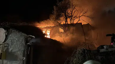 Kütahya’da alevlerin sardığı ev kullanılamaz hale geldi
