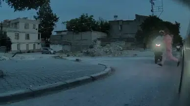 Adana'da motosikletin çarptığı kadın olay yerinden koşarak kaçtı