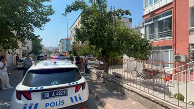 Kayseri'de boşanma aşamasındaki eşini bıçaklayan şüpheli polise teslim oldu