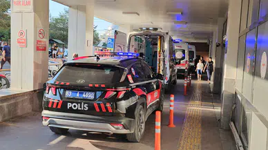 Hastane önünde silahlı saldırı sonucu iki kişi ağır yaralandı