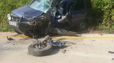 Akyazı’da iki araç çarpıştı: 9 kişi hastaneye kaldırıldı