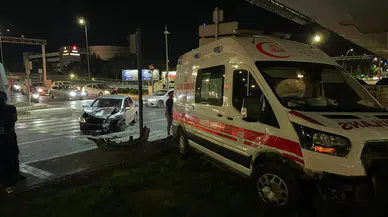 Kayseri'de korkutan kaza: Hasta taşıyan ambulans otomobille çarpıştı
