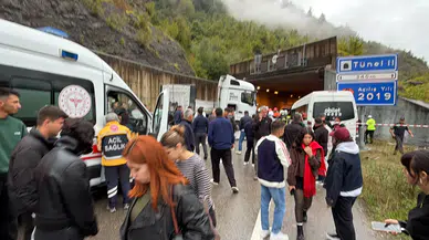 Bartın'da tünel çıkışında feci kaza: 1 can kaybı, 11 yaralı
