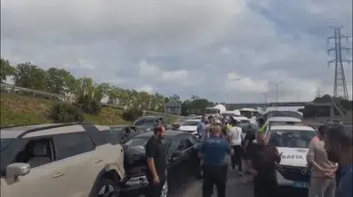 TEM Metris Bağlantı Yolu'nda trafik kilitlendi: 6 araç birbirine girdi