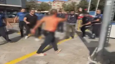 Esenler'de dehşet anları: Kamyonetle polisin üzerine sürdü, bıçakla saldırdı