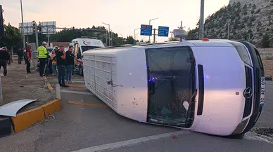 Burdur'da sabah saatlerinde kaza: Tarım işçilerini taşıyan araçlar çarpıştı