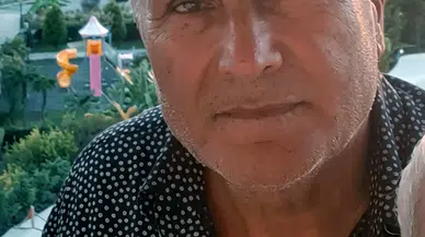 Adana'da feci kaza: Bariyer ile araç arasına sıkışan yaşlı adam yaşam mücadelesini kaybetti