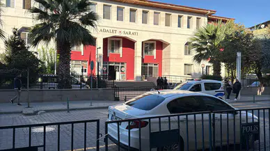 Turgutlu'daki okul saldırısında şüpheliler hakim karşısına çıkarılıyor