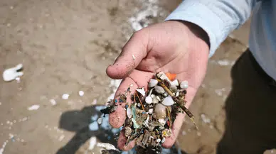 Akdeniz'de alarm zilleri çalıyor: Mikroplastik istilası turizmi ve sağlığı tehdit ediyor