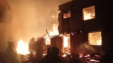 Çorum'da gece yarısı dehşeti: Alevler üç haneyi küle çevirdi