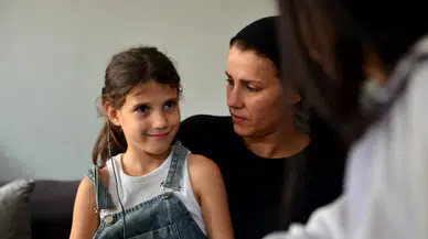Sessizliğe mahkum edilen Ayşegül'ün dünyası yeniden seslerle doldu