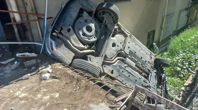 Başkentte korkutan kaza: Kontrolden çıkan otomobil bahçeye uçtu