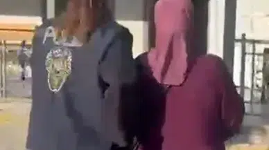 Yola saçılan yarım milyonluk serveti böyle topladı: Güvenlik kamerası yakalattı