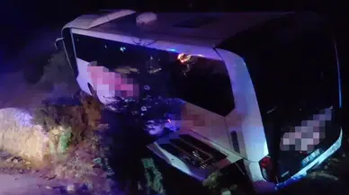 Manisa'da gece yarısı dehşeti: Yolcu otobüsü şarampole devrildi