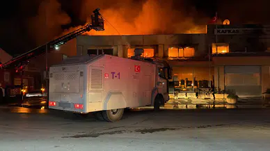 Eskişehir'de sanayi sitesinde korkutan yangın: TOMA'lar söndürme çalışmalarına katıldı