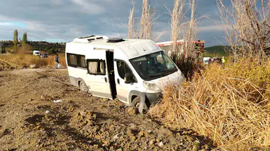 Savaştepe yolunda işçi servisi devrildi: 13 yaralı