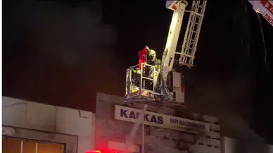 Eskişehir'de kimyasal tesis alevlere teslim: İtfaiye ve TOMA'dan ortak müdahale