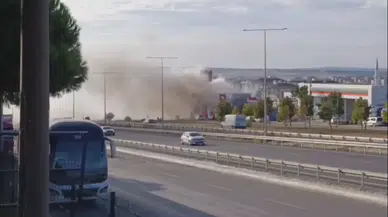 Silivri'de korkutan yangın: Akaryakıt istasyonunun yanı başında alevler yükseldi