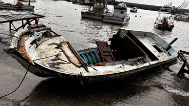 Akçakoca'da doğa felaketi: Dere taştı, tekneler parçalandı