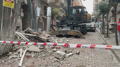 Beşiktaş'ta kentsel dönüşüm faciası: Yıkım sırasında komşu bina boşaltıldı