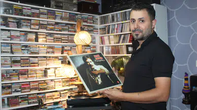 Eşinin hediyesiyle başladı, 15 bin parçalık nostalji krallığı kurdu