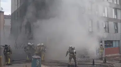 Pendik'te 8 katlı binada korkutan yangın