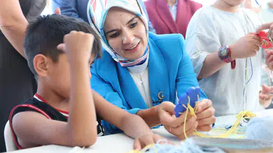 Bakan Göktaş'tan Ekinlik Adası'nda çocuklara özel ziyaret: Geleceğimiz için seferberiz