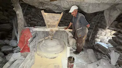 Teknolojiye direnen asırlık miras: 47 yıldır suyun gücüyle dönüyor