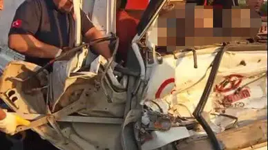 TAG Otoyolu'nda feci kaza: Kamyonet TIR'ın altına girdi