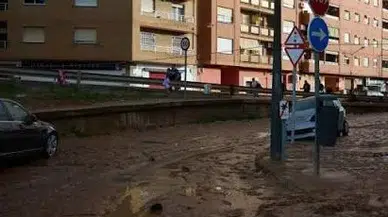 İspanya'da şiddetli yağış felaketi: Bir can kaybı ve ulaşımda büyük aksamalar