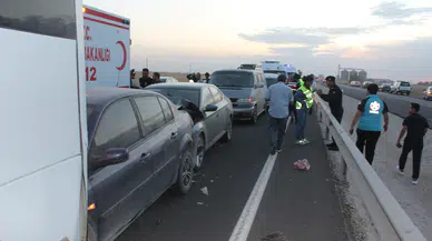 Aksaray'da kum fırtınası dehşeti: 7 araç birbirine girdi