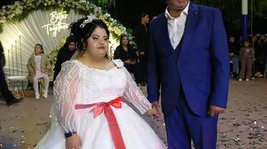 Burdur'da unutulmaz gün: Elif'in gelinlik hayali mahalleliyle gerçeğe dönüştü