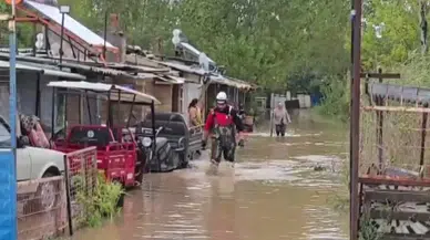 Mudanya'da sel kabusu: Evlerinde mahsur kalan aile son anda kurtarıldı