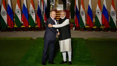 Putin 3 yıl aradan sonra Hindistan'da