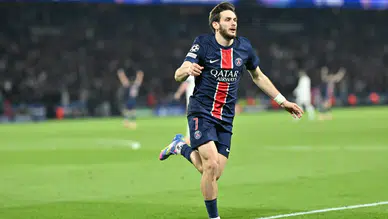 Londra’da Gürcü yıldız sesleri: Arsenal, Kvaratskhelia için PSG ile masada
