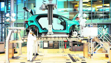 Volkswagen 100 bine yakın çalışanı işten çıkarabilir