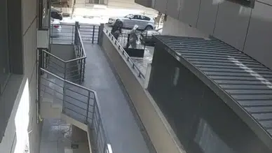 Avcılar'da şaşkına çeviren hırsızlık: Kadın kılığında girip 500 bin lirayı götürdüler
